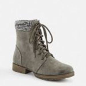 nyaling boots